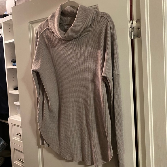 TNA/Aritzia Cowlneck thermal sweater. Size: Small. Colour: Lavender/gray. - Picture 5 of 9